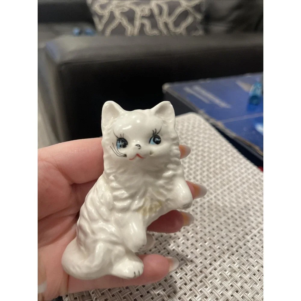 VINTAGE 1984 ENESCO Persian White Cat Figurine BEAUTIFUL 2.25